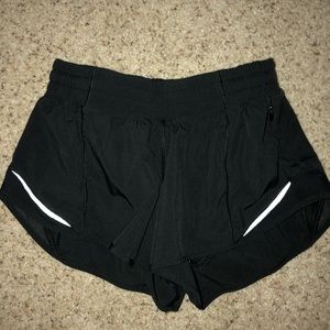 Lululemon hotty hot short 2.5”